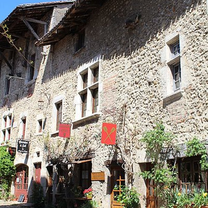 Photo de Maison Gerlier et remparts qui en dépendent