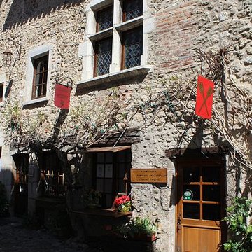 Maison Gerlier et remparts qui en dépendent