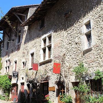 Maison Gerlier et remparts qui en dépendent