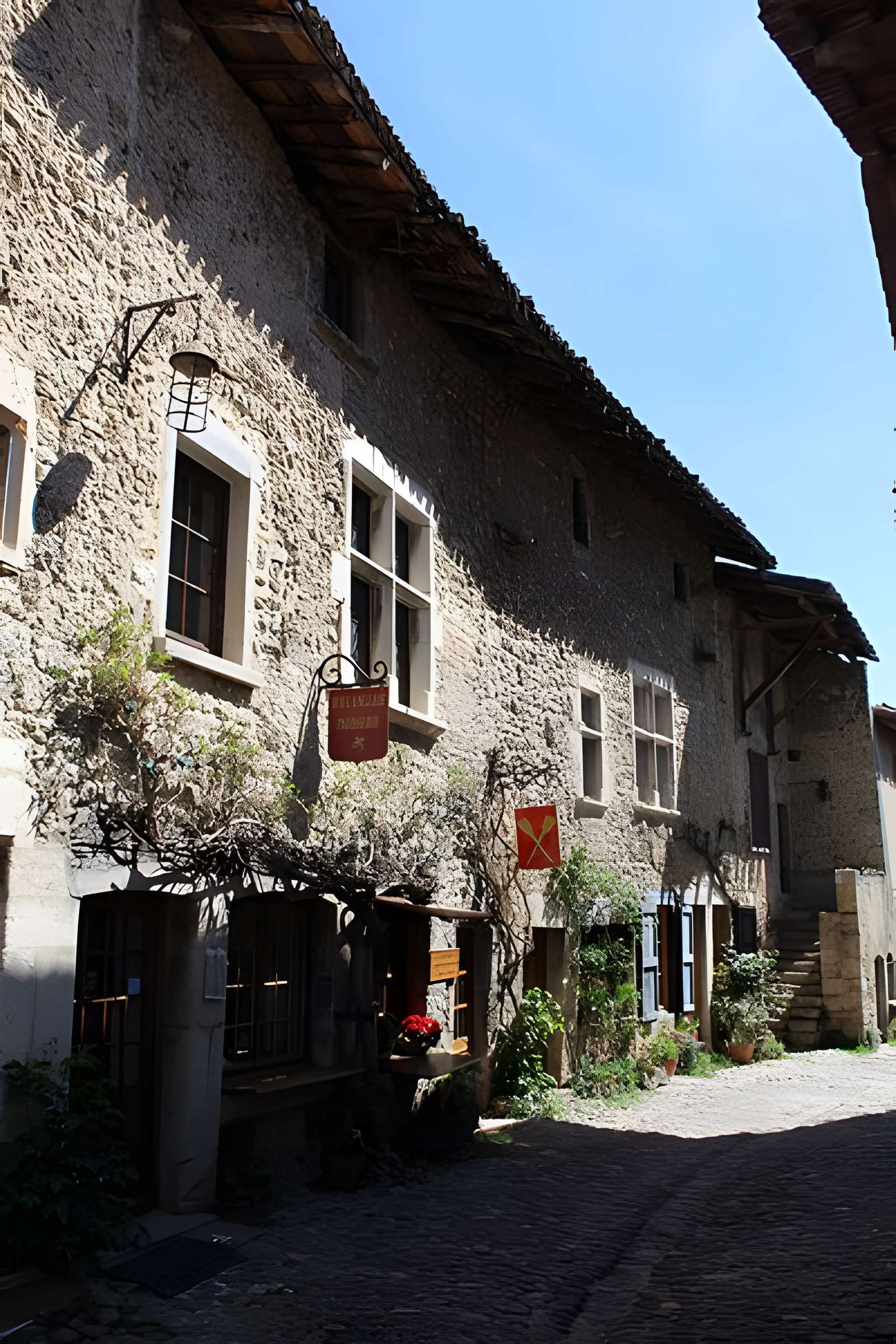 Maison Gerlier et remparts qui en dépendent