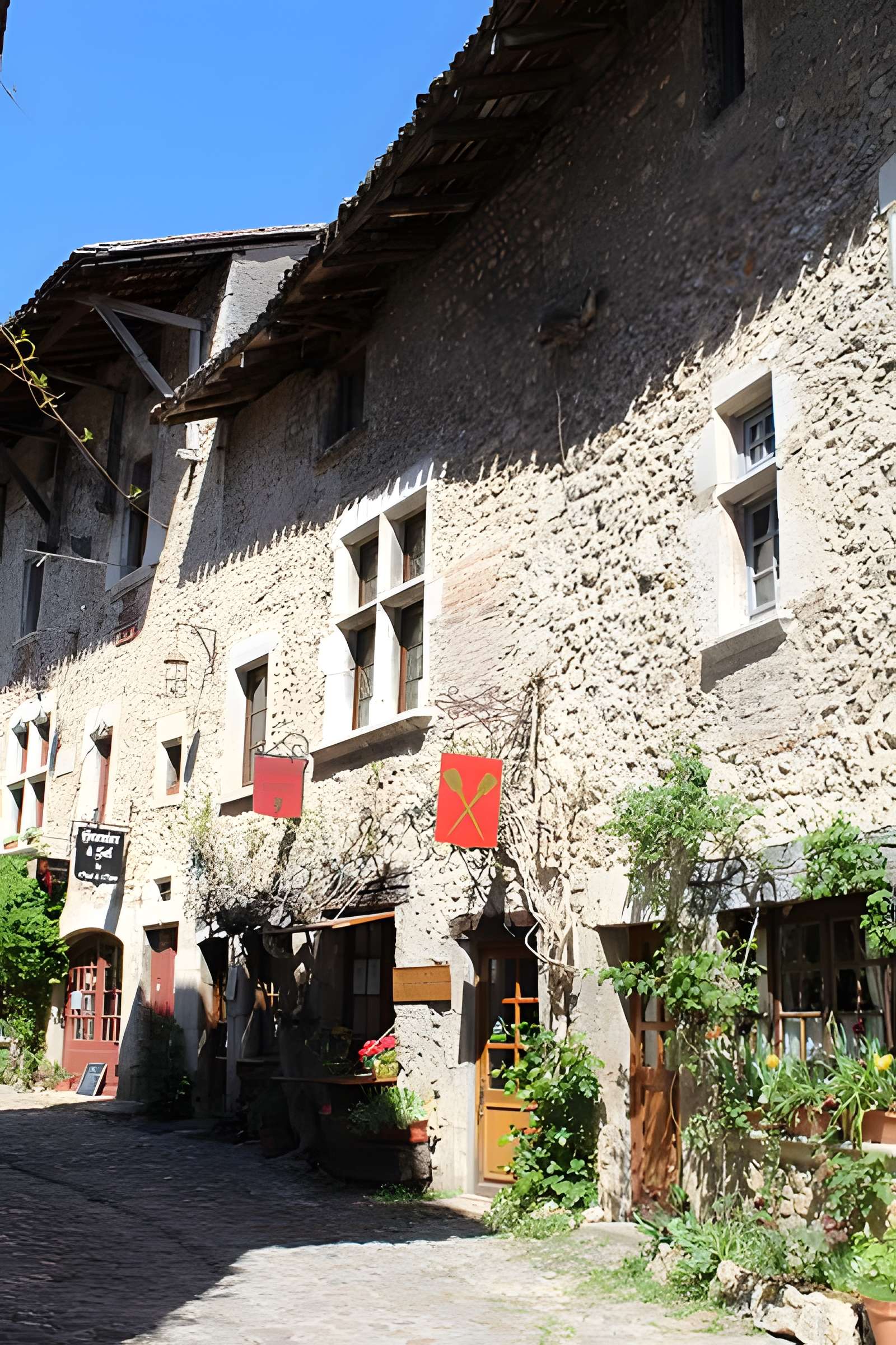 Maison Gerlier et remparts qui en dépendent