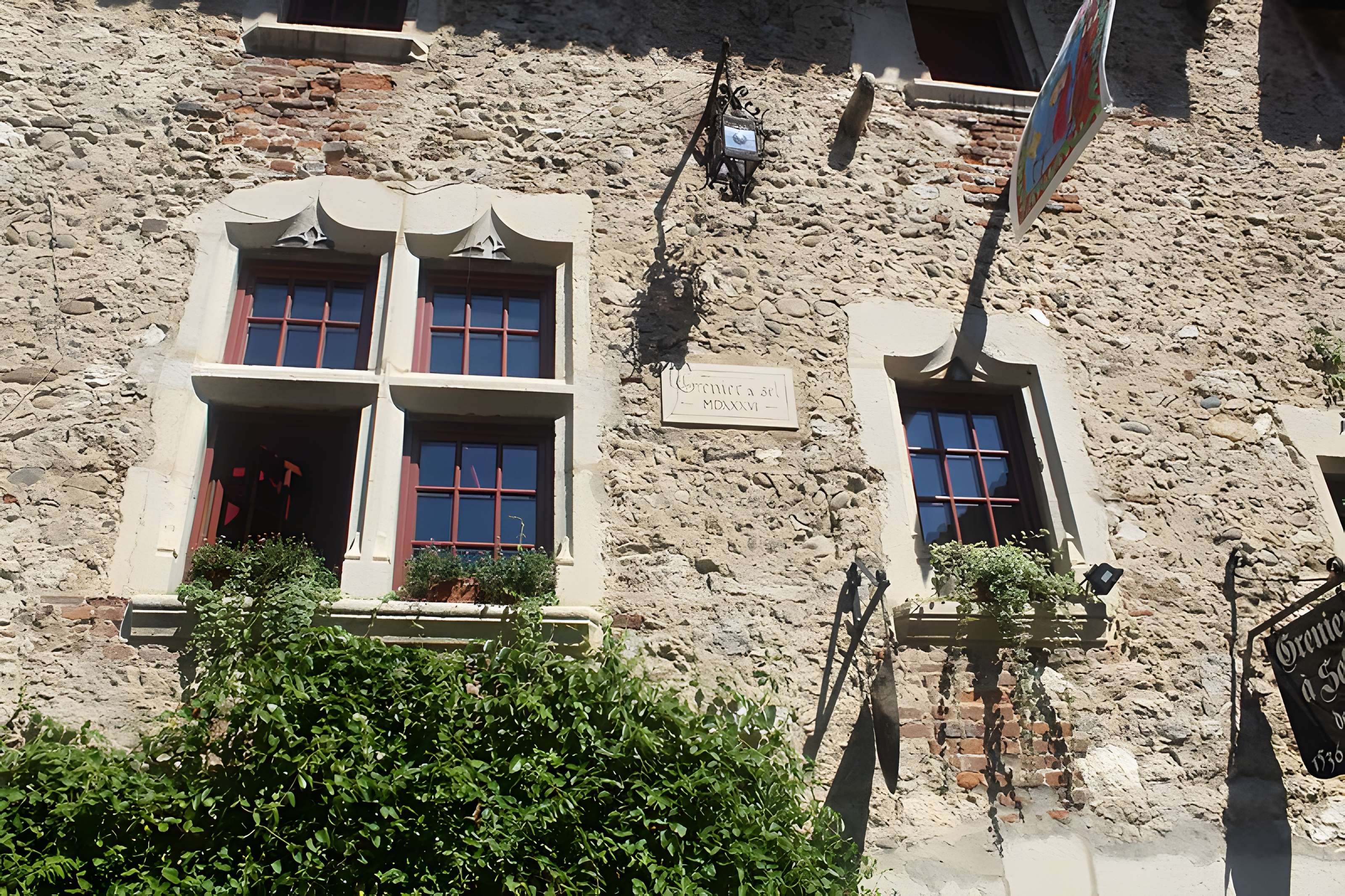 Maison Gerlier et remparts qui en dépendent