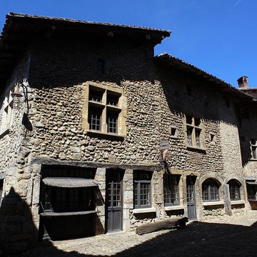 Maison Tary