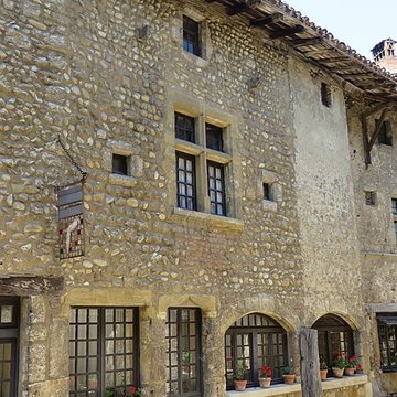 Maison Tary