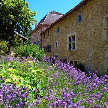 Rempart attenant à des immeubles
