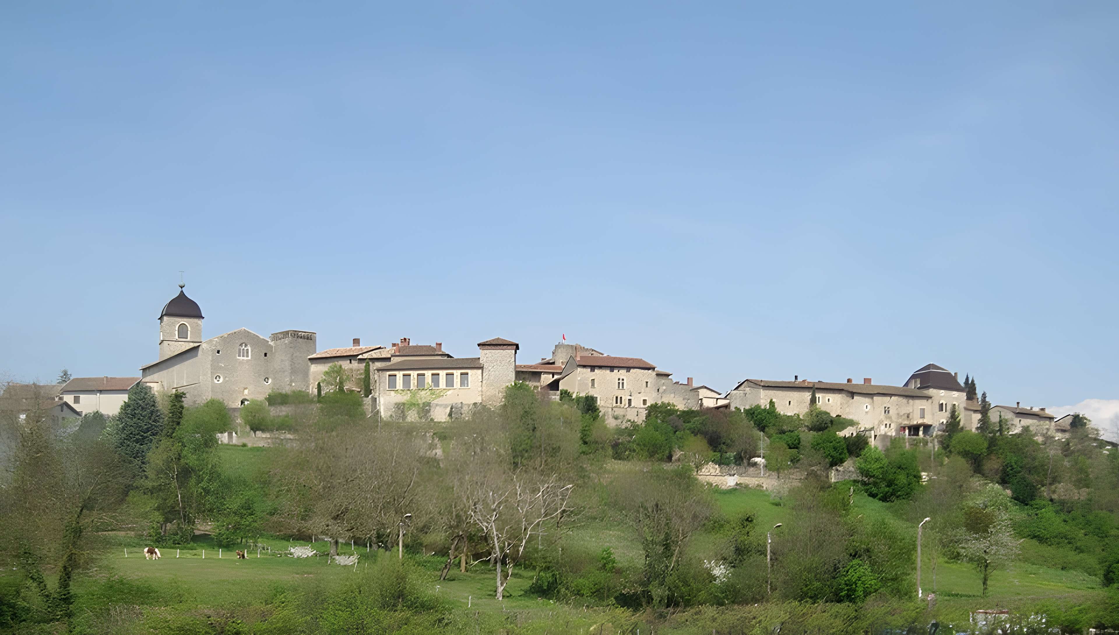 Rempart attenant à des immeubles