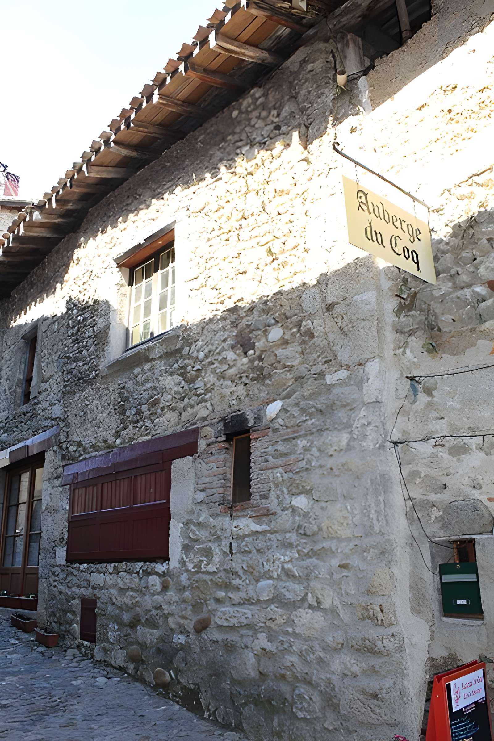 Rempart attenant à la maison Nicolas