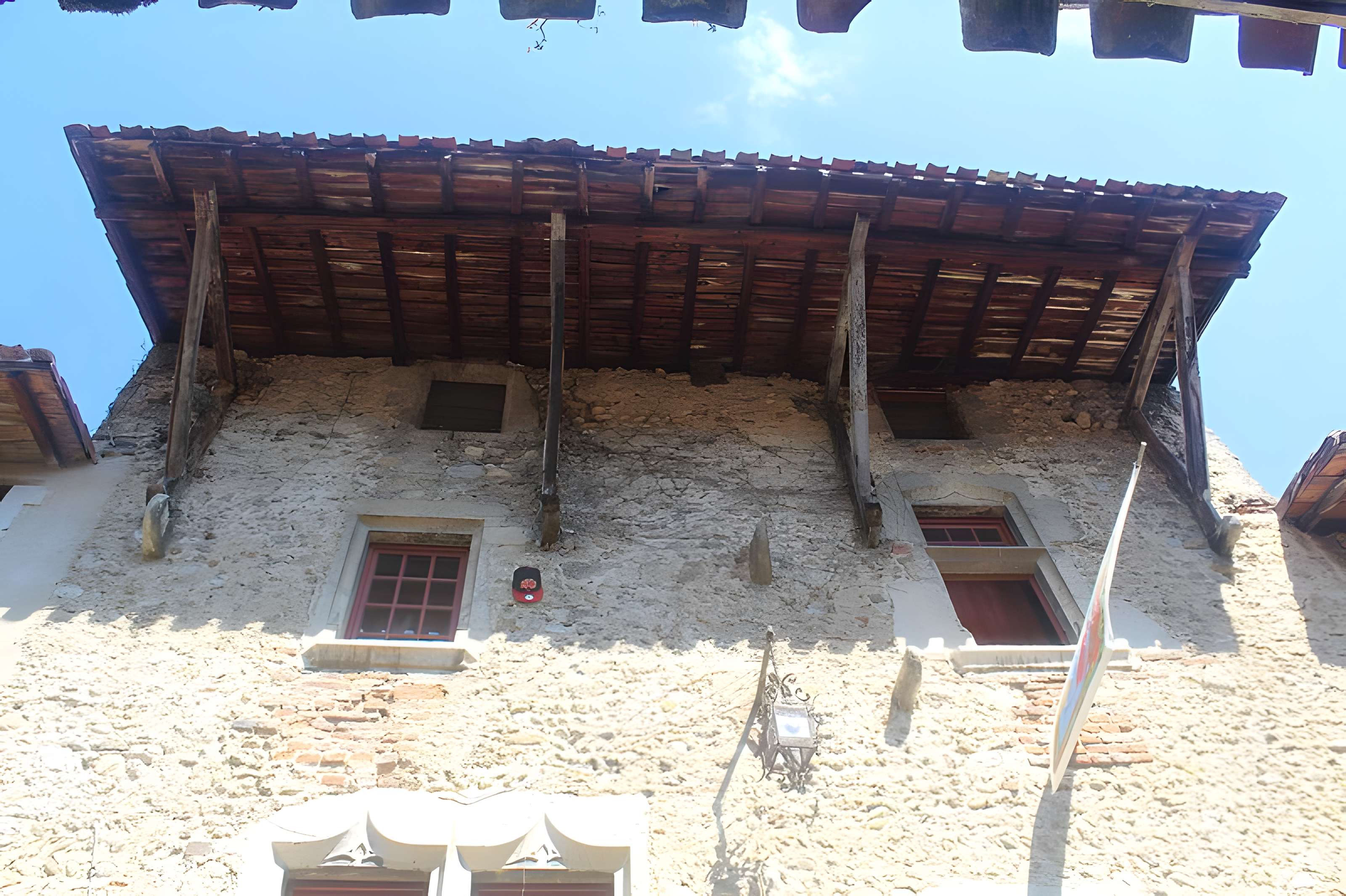 Rempart attenant à la maison Nicolas