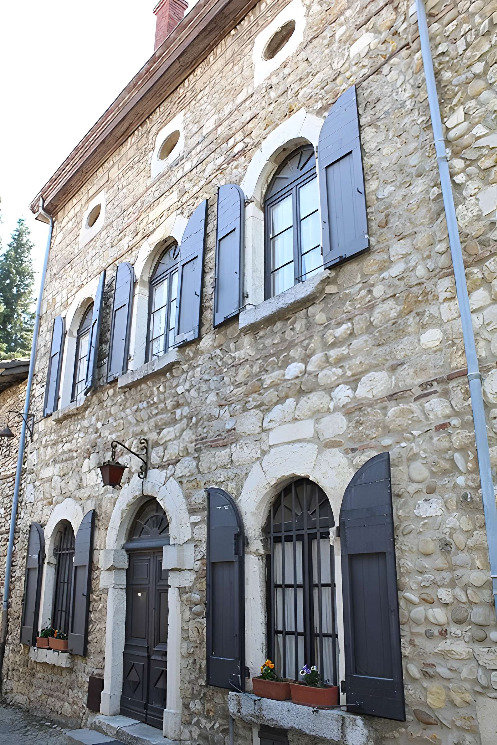 Rempart attenant à la maison Nicolas