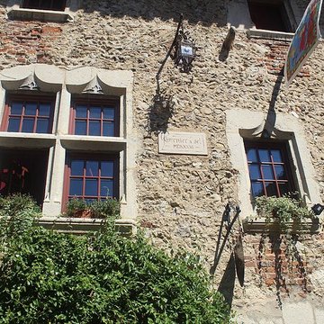Rempart attenant à un immeuble