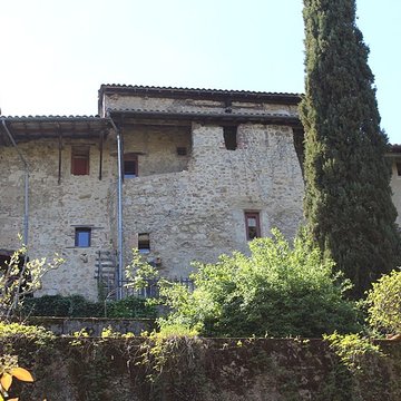 Rempart attenant à un immeuble