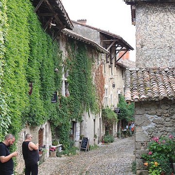 Rempart attenant à un immeuble