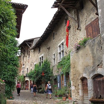 Rempart attenant à un immeuble