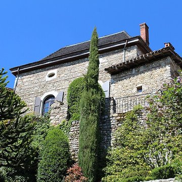 Rempart attenant à un immeuble