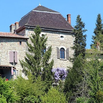 Rempart attenant à un immeuble