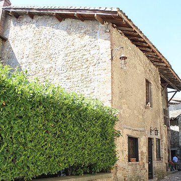 Rempart attenant à un immeuble