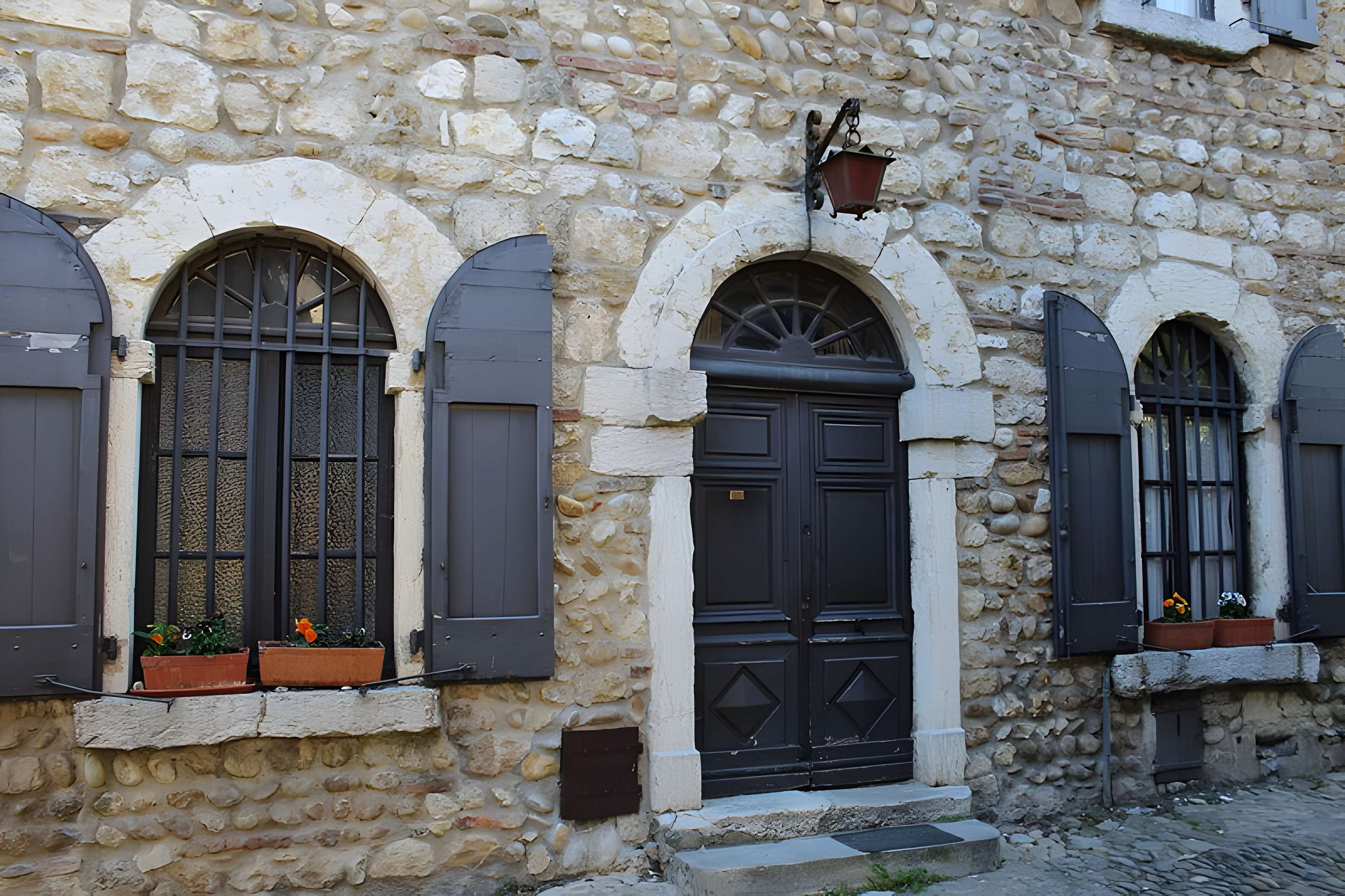 Rempart attenant à un immeuble