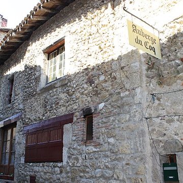 Rempart attenant à un immeuble