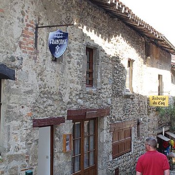 Rempart attenant à un immeuble
