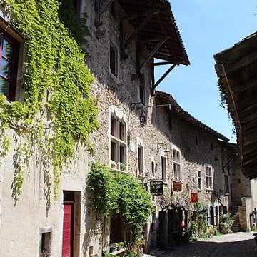 Rempart attenant à un immeuble