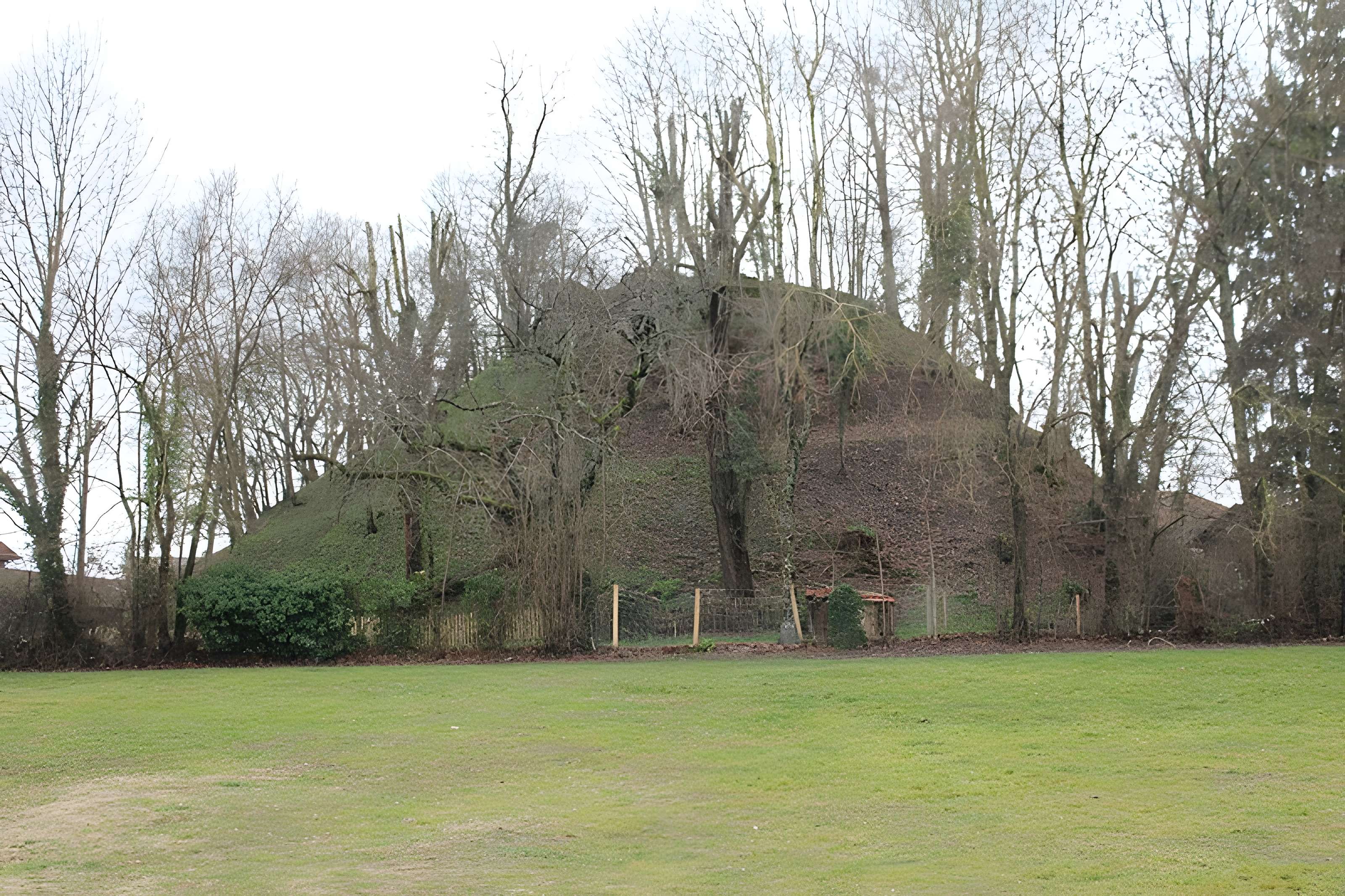 Motte féodale dite Poype de Villars