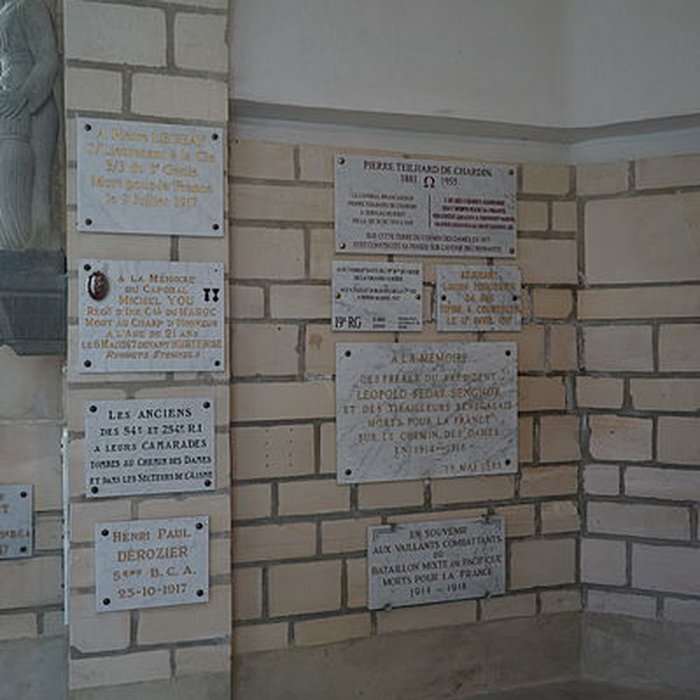 Photo de Chapelle du Souvenir et lanterne des morts