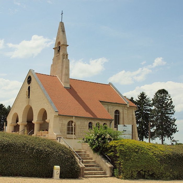 Photo de Chapelle du Souvenir et lanterne des morts