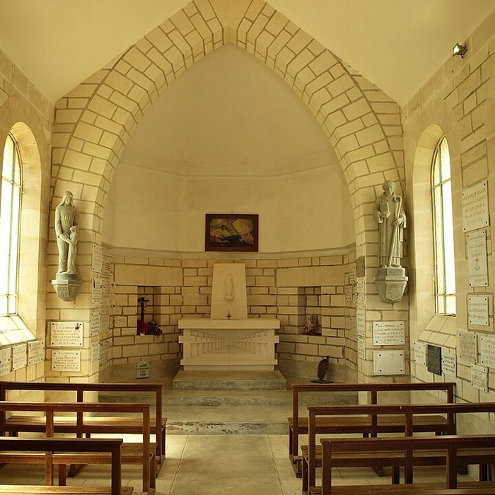 Photo de Chapelle du Souvenir et lanterne des morts