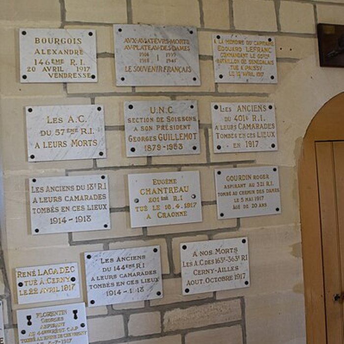 Photo de Chapelle du Souvenir et lanterne des morts