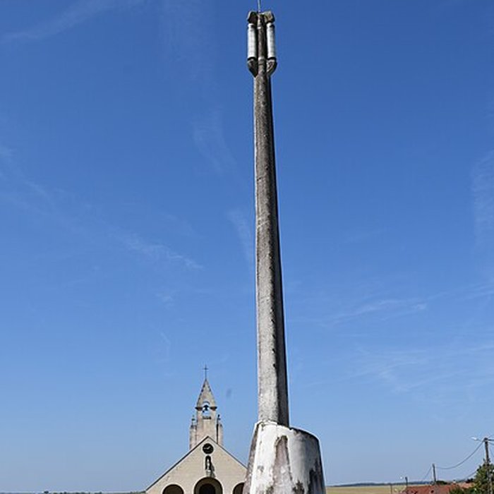 Photo de Chapelle du Souvenir et lanterne des morts