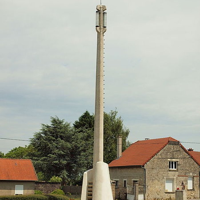 Photo de Chapelle du Souvenir et lanterne des morts