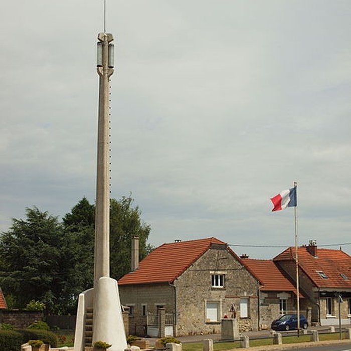 Photo de Chapelle du Souvenir et lanterne des morts