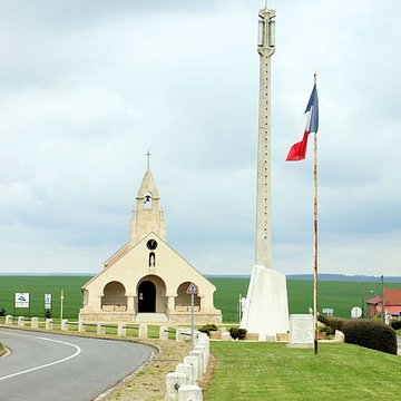 Chapelle du Souvenir et lanterne des morts
