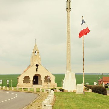 Chapelle du Souvenir et lanterne des morts