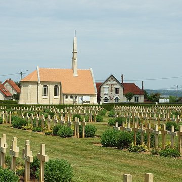 Chapelle du Souvenir et lanterne des morts