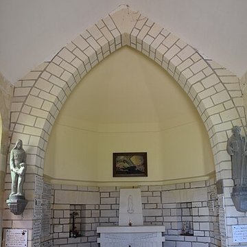 Chapelle du Souvenir et lanterne des morts