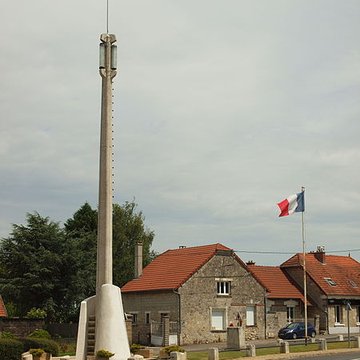 Chapelle du Souvenir et lanterne des morts