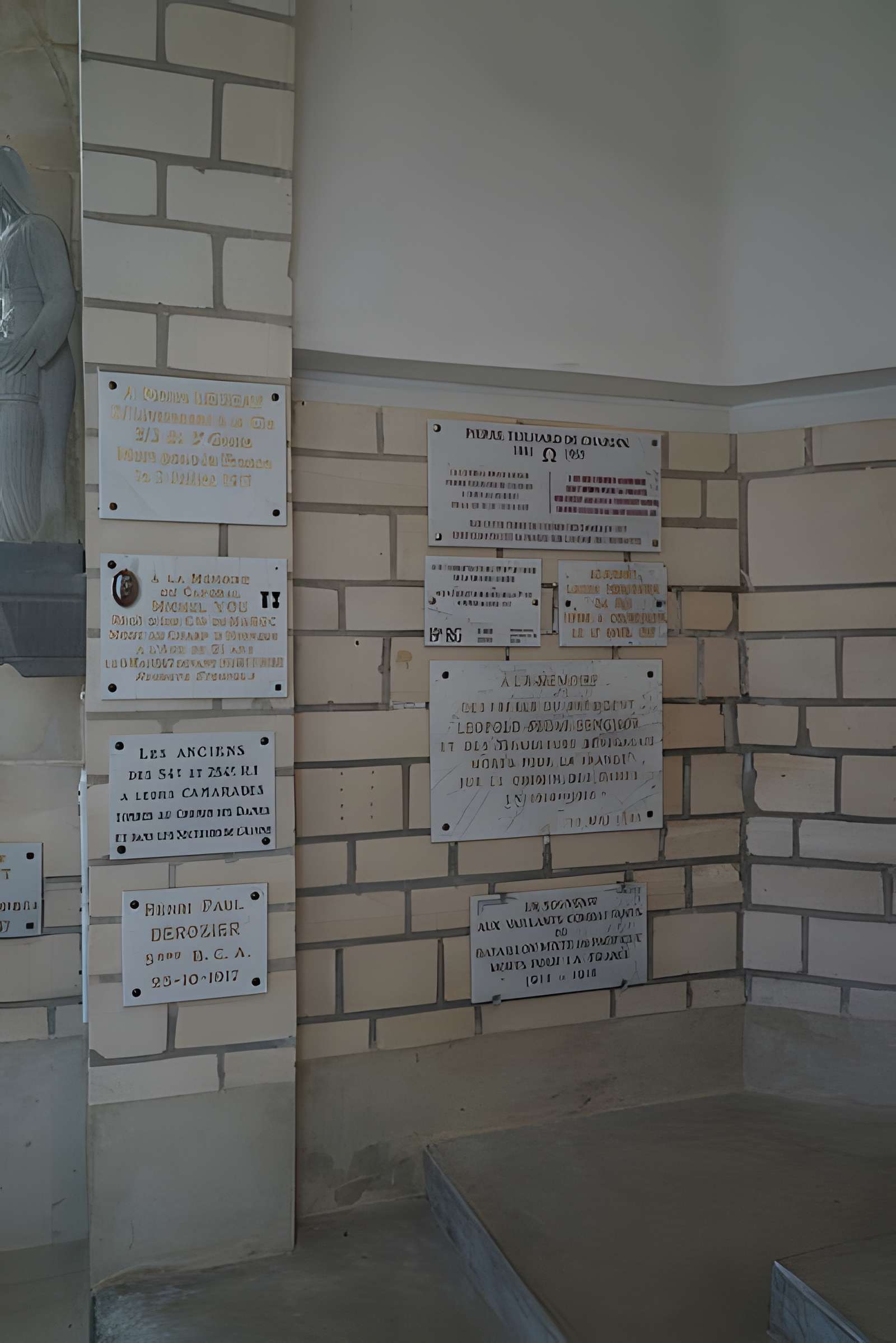 Chapelle du Souvenir et lanterne des morts