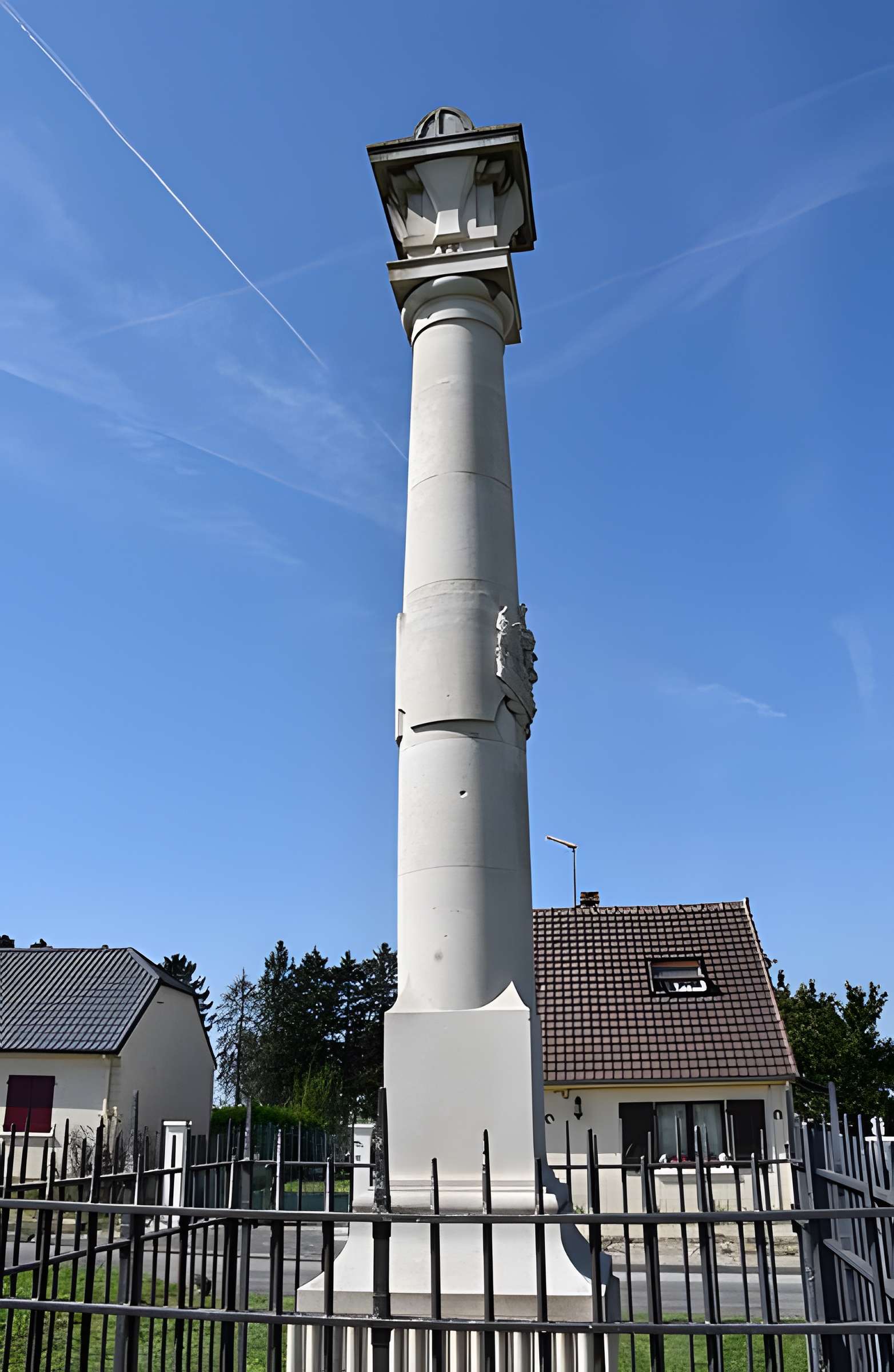 Chapelle du Souvenir et lanterne des morts