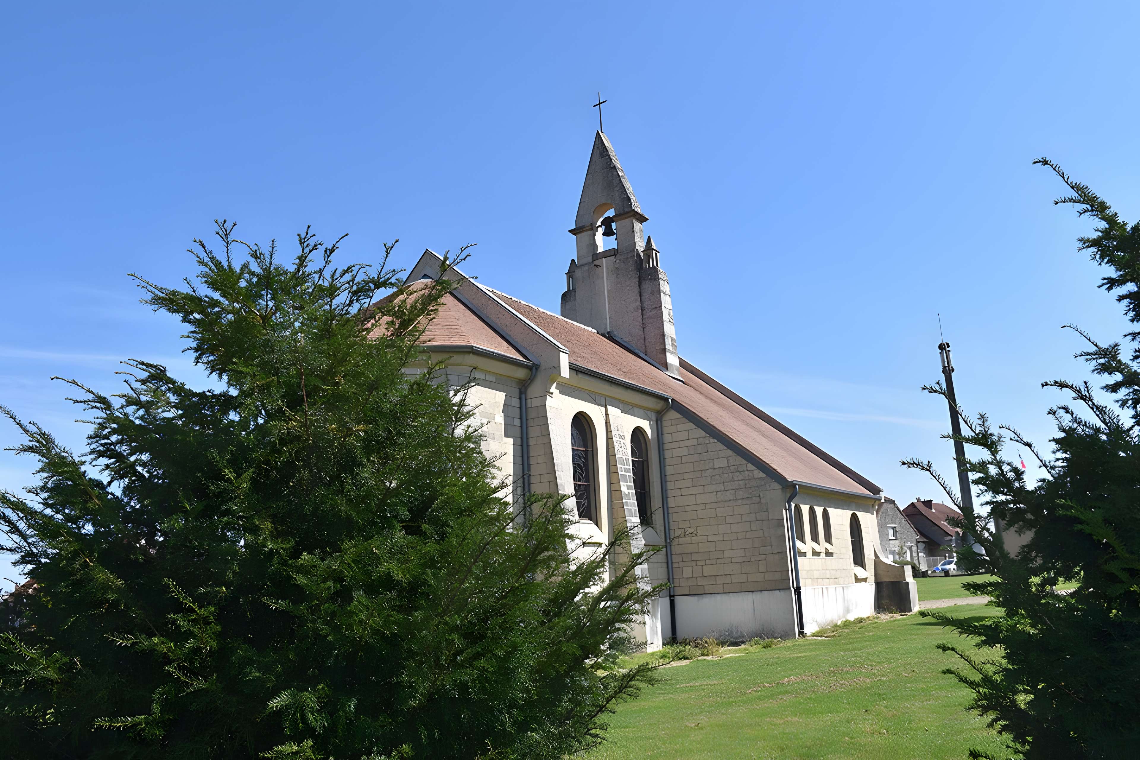 Chapelle du Souvenir et lanterne des morts