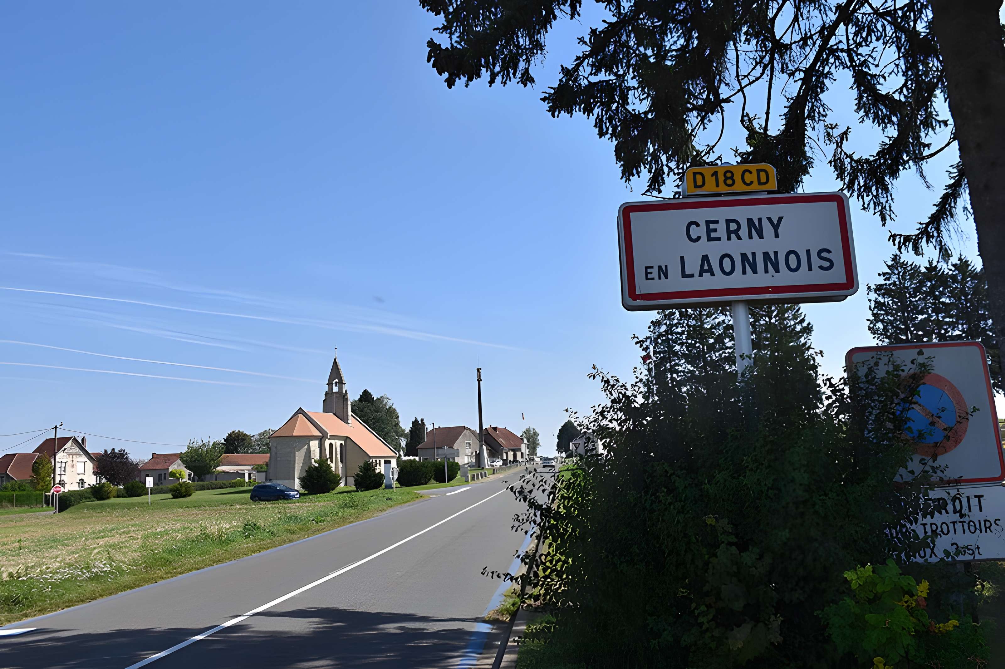 Chapelle du Souvenir et lanterne des morts