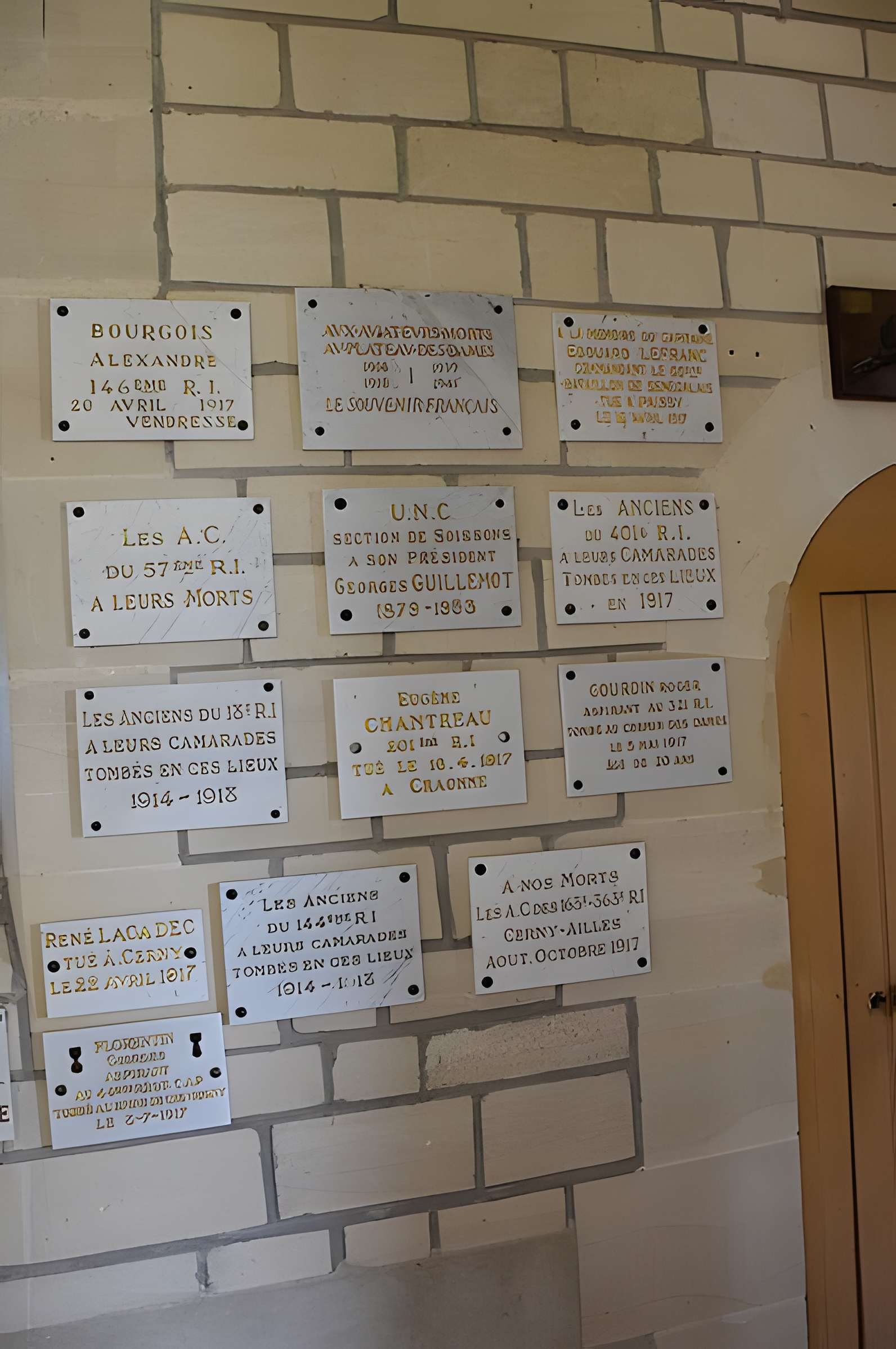 Chapelle du Souvenir et lanterne des morts