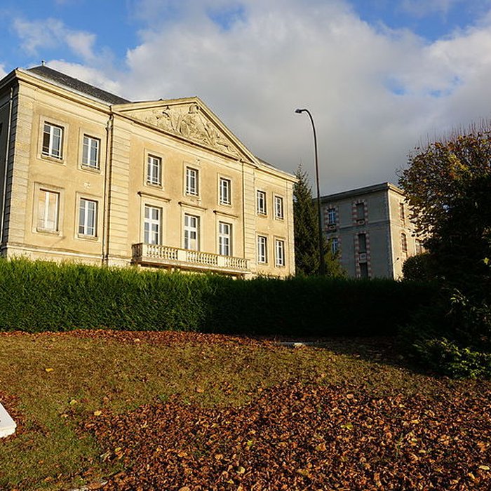 Photo de Ancienne caserne des Dragons de la Reine