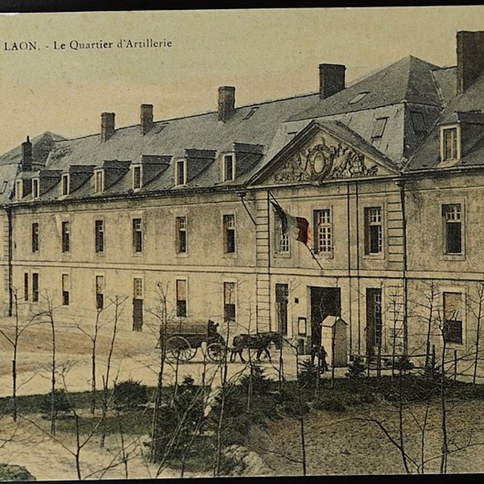 Photo de Ancienne caserne des Dragons de la Reine