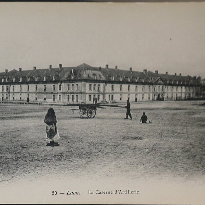 Photo de Ancienne caserne des Dragons de la Reine