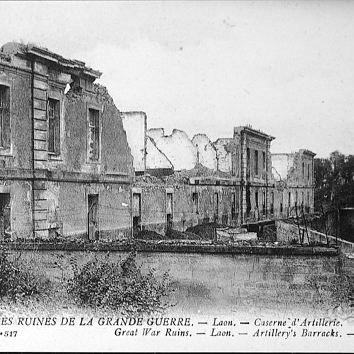 Photo de Ancienne caserne des Dragons de la Reine