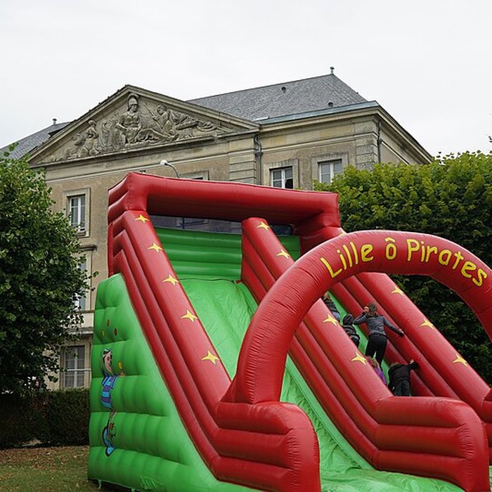 Photo de Ancienne caserne des Dragons de la Reine