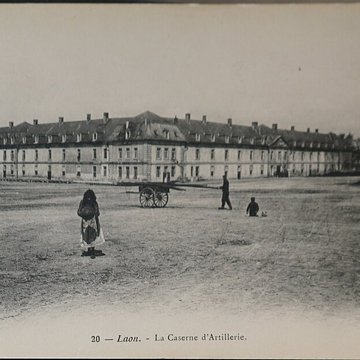 Ancienne caserne des Dragons de la Reine