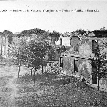 Ancienne caserne des Dragons de la Reine