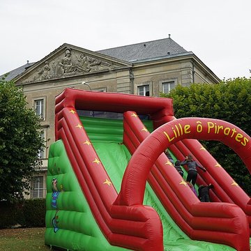 Ancienne caserne des Dragons de la Reine